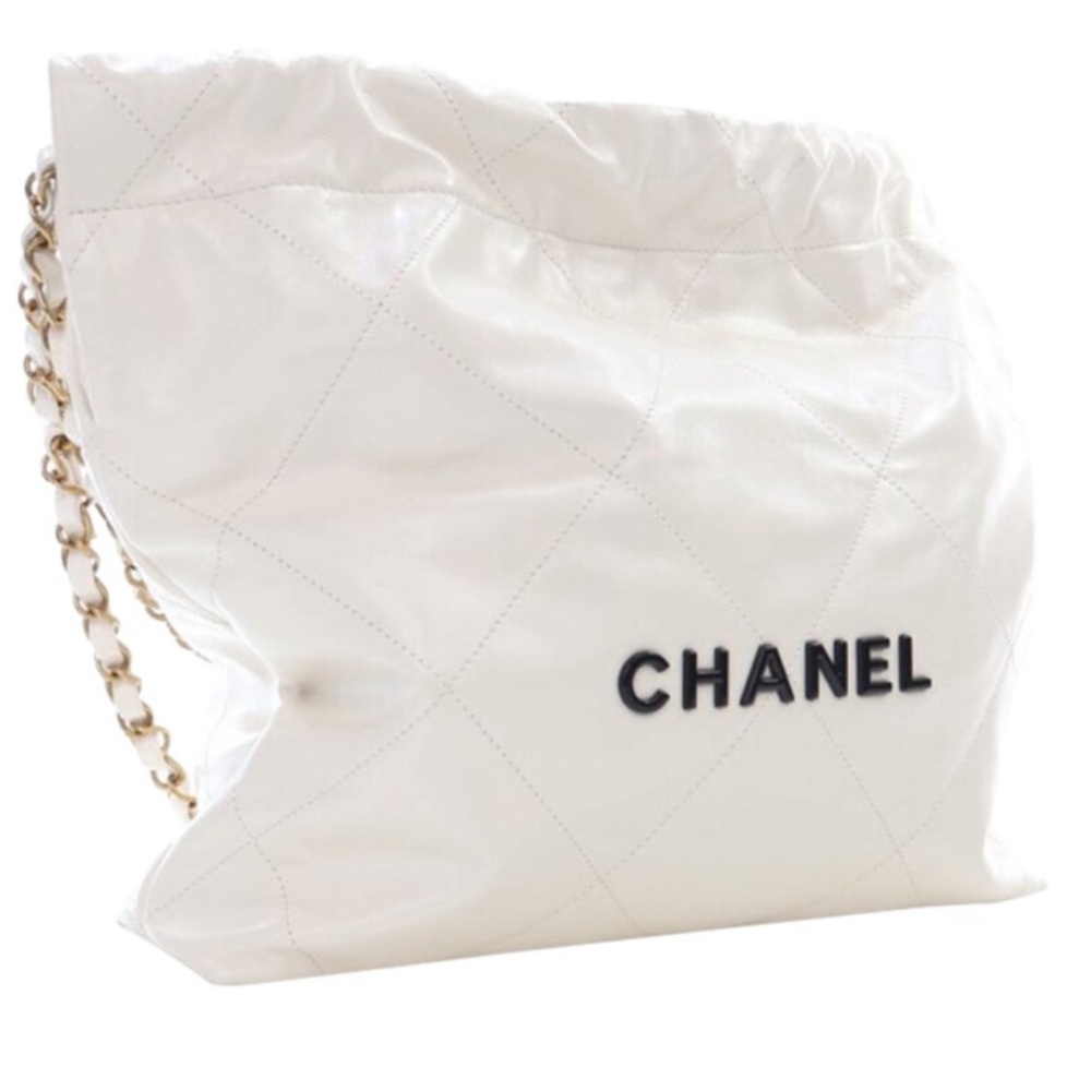CHANEL Elegant White Hobo Bag - Picture 4 of 5